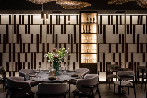 Restoran atau tempat lain untuk makan di Regency Hotel