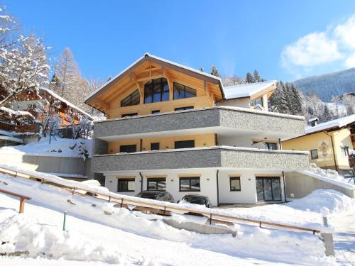 Apartment Alpendorf near Ski Slopes
