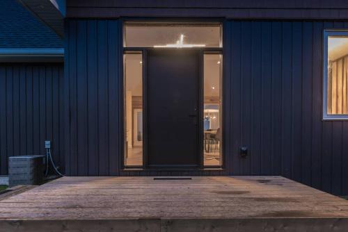 Φωτογραφία από το άλμπουμ του Huronia Luxury Lakefront Views & Game Room! σε Red Bay