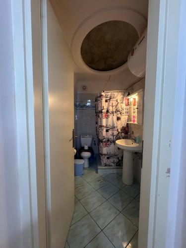 Un baño de PORT MARIN a