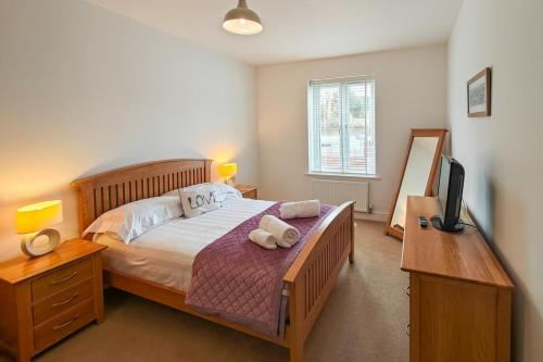 Postel nebo postele na pokoji v ubytování The Coach House Cambrian Quay