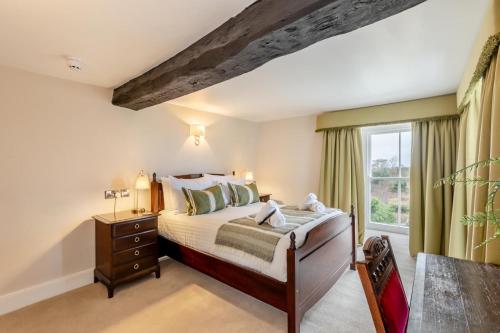a bedroom with a bed and a window at 14th Century Retreat in Talsarnau