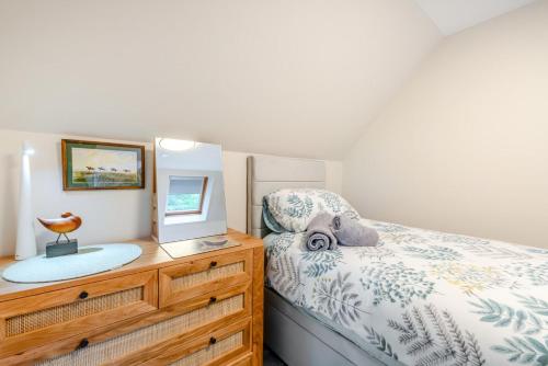 Postel nebo postele na pokoji v ubytování 2 Bed in Llanybydder oc-b32255