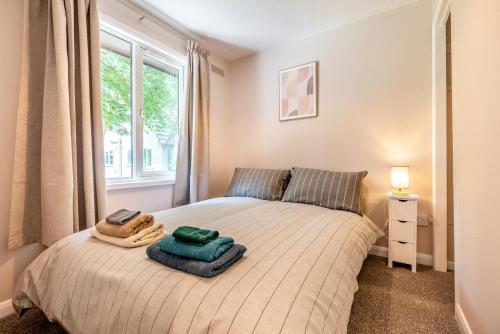 Postel nebo postele na pokoji v ubytování 2 Bed in St. Tudy oc-m32233