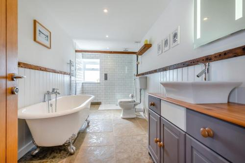 Koupelna v ubytování 3 Bed in St. Mawgan oc-h30677