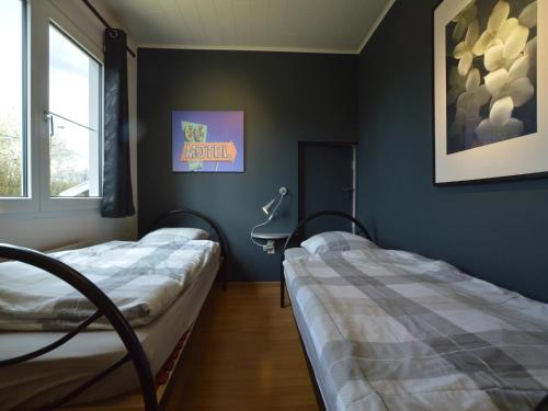 Ein Bett oder Betten in einem Zimmer der Unterkunft Cozy Chalet with Pond, Malmedy