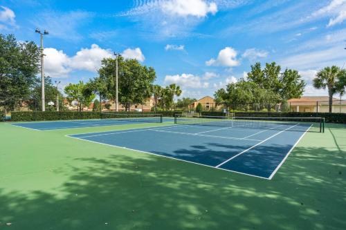 3 Bedroom Condo with Water Park & Fantastic Pool only Minutes To Walt Disney World's Front Gate!!! photo 35