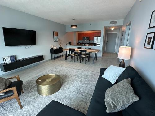 Stunning view from 42nd floor, Brickell-Miami financial district free self-parking spot, sleeps 4 photo 26