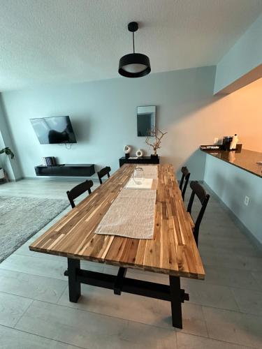 Stunning view from 42nd floor, Brickell-Miami financial district free self-parking spot, sleeps 4 photo 7
