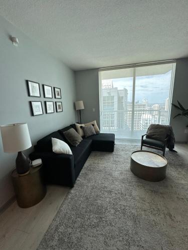 Stunning view from 42nd floor, Brickell-Miami financial district free self-parking spot, sleeps 4 photo 11