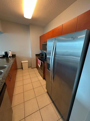 Stunning view from 42nd floor, Brickell-Miami financial district free self-parking spot, sleeps 4 photo 18