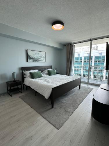 Stunning view from 42nd floor, Brickell-Miami financial district free self-parking spot, sleeps 4 photo 6