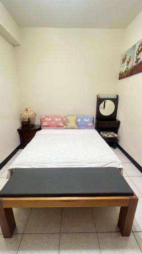 a bedroom with a bed in a room at Jiajia Inn in Lugang