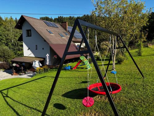 Zona de juegos infantil en Leśny Zakątek