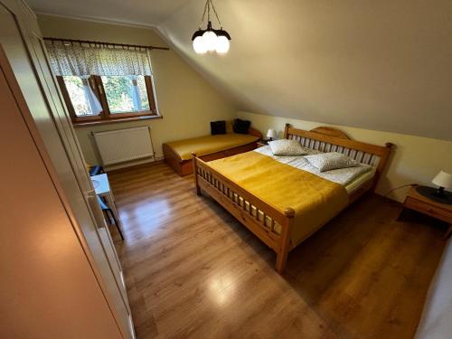 Una cama o camas en una habitación de Leśny Zakątek