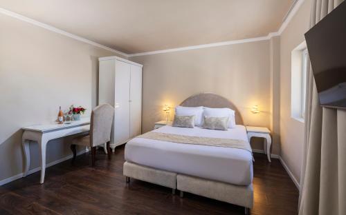 Postel nebo postele na pokoji v ubytování Agripas Boutique Hotel