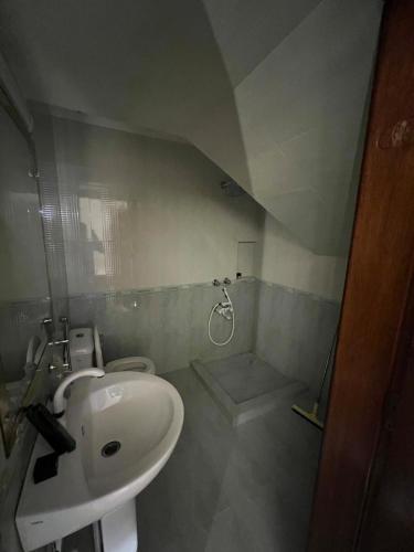 Ванная комната в One Bed Room Sunrise BNB DHA phase 7