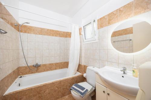 Ένα μπάνιο στο Villa Peach