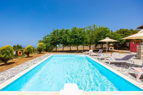 Πισίνα στο ή κοντά στο Villa Aetos