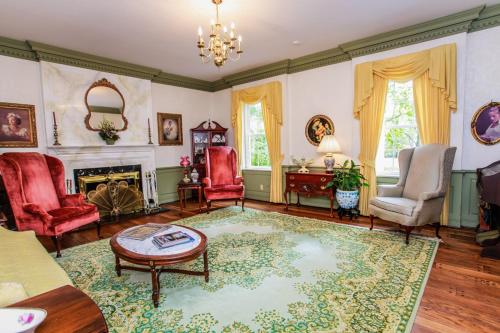 a living room filled with furniture and a fireplace at Virginia Cliffe Inn in Glen Allen