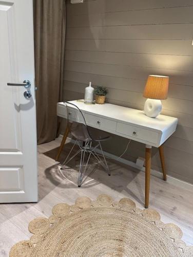 a white desk with a lamp on it in a room at Casa de Taira in Sandefjord