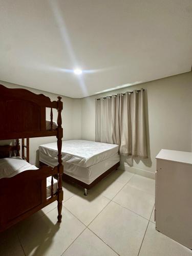 Ένα ή περισσότερα κρεβάτια σε δωμάτιο στο Apartamento em Bananeiras
