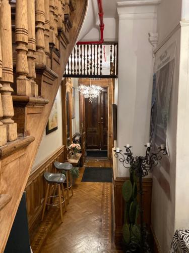a hallway with wooden floors and a stairway with a hallwayngth at Harlem Brownstone in New York