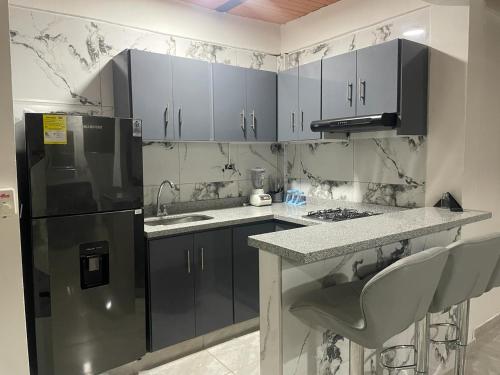 Kuchyň nebo kuchyňský kout v ubytování excelente apartamento en Alvarado Tolima