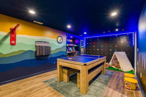 a room with a ping pong table in a room at Hawksbill Hideaway in McGaheysville