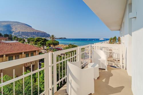 a balcony with a view of the ocean at Hybrid Icon Rooms Gallery in Palermo