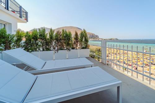 a balcony with a view of the beach at Hybrid Icon Rooms Gallery in Palermo