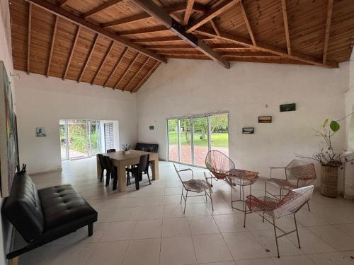 a living room with a table and chairs at Tierra Linda Campestre in Guamal