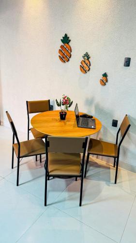 a dining room table with a laptop on top of it at BOX 360 - Container SUSPENSO! in Uberlândia