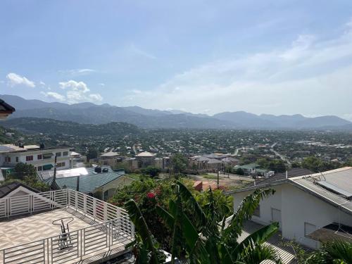 Ein allgemeiner Bergblick oder ein Berglick von der Ferienwohnung aus