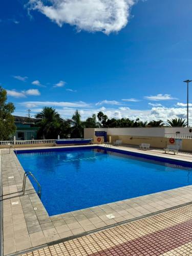 Topfloor 2 bedrooms frontline