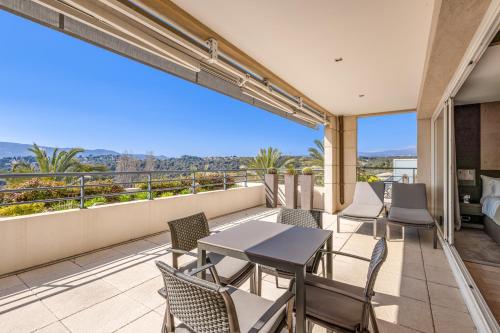 En balkon eller terrasse på Royal Mougins Golf, Hotel & Spa de Luxe