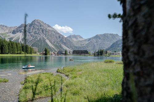 a view of a lake with mountains in the background at Sunnaschy Heidi by Arosa Vacations, Exklusive App nahe Skilift-Kulm mit Privatparkplatz in Arosa