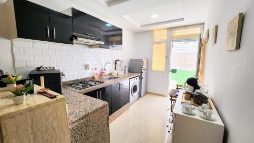 Kuchyň nebo kuchyňský kout v ubytování Cosy and central Condo with terace