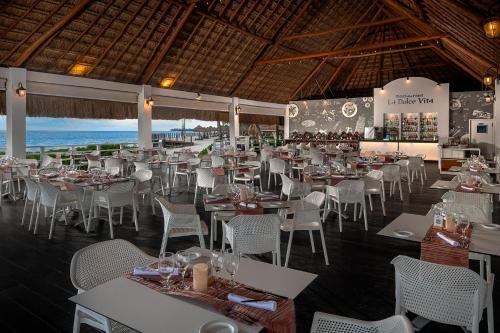 Restaurace v ubytování Ocean Maya Royale Adults Only - All Inclusive