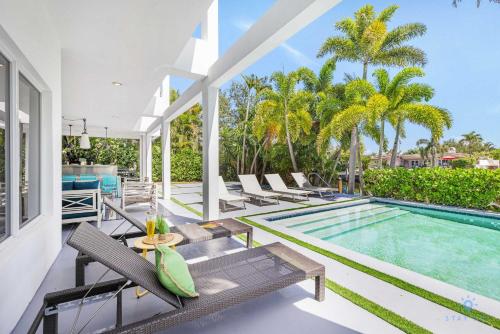 Kolam renang di atau dekat dengan Luxury Waterfront Home 5BR-4BTH & Pool
