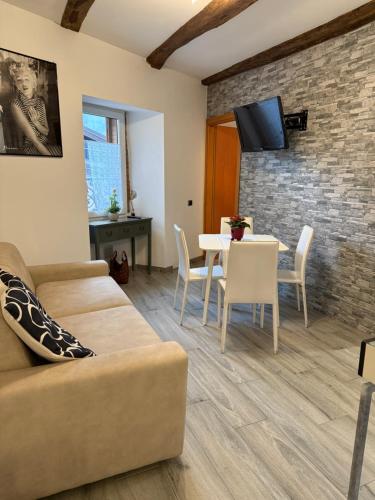a living room with a couch and a table at casa vacanza serena in Palazzago