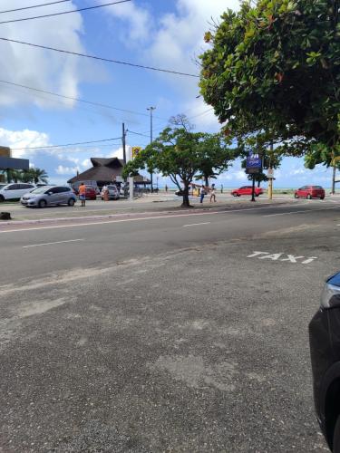 an empty street with cars parked on the side of the road at Flat completo 50m da Praia de Tambaú com vista Mar no Terraço e Piscina in João Pessoa