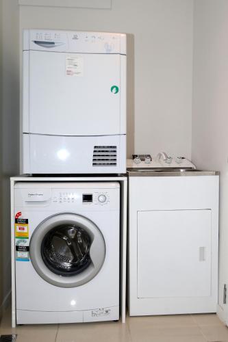 a washing machine and a dryer in a room at Oxleys 404 one bedroom with sea views in Picton