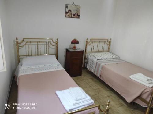 Postel nebo postele na pokoji v ubytování Maratea Home, graziosa e accogliente con spazio esterno privato, servito di bus per le spiagge