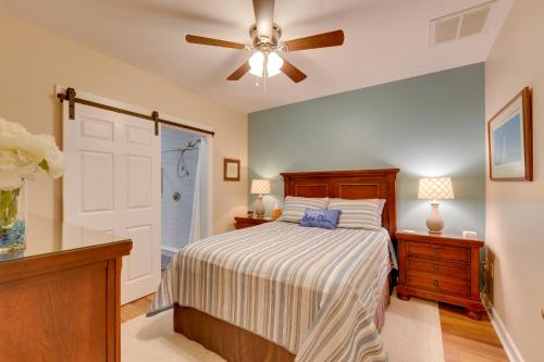 Postel nebo postele na pokoji v ubytování Resort Amenities and Beach Access Huddleston Condo