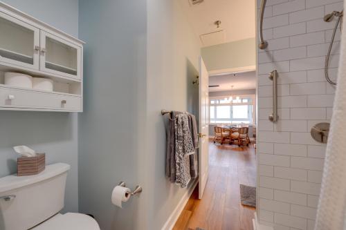 Koupelna v ubytování Resort Amenities and Beach Access Huddleston Condo