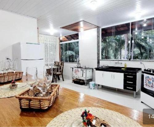 a large room with a kitchen and a dining room at Refúgio Sereno in Nova Friburgo