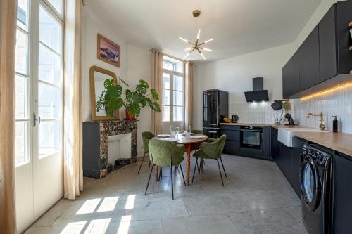 Kuchyň nebo kuchyňský kout v ubytování Centre - Marché de Noël - 5 min Place Comédie