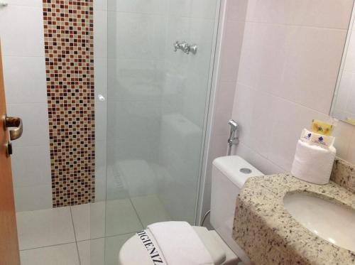 Bilik mandi di Hotel Cristal Rio Claro