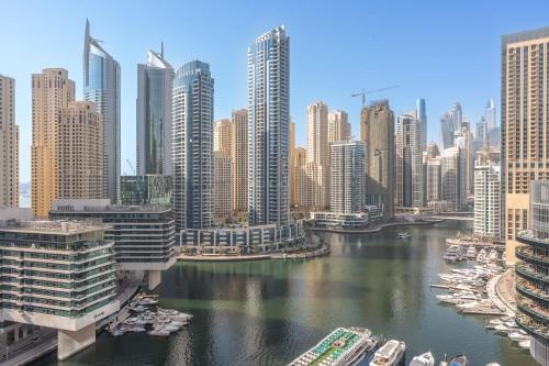 Free housekeeping visits during your stay - StayShort - Luxury 2BR Canal View - Silverene Dubai Marina